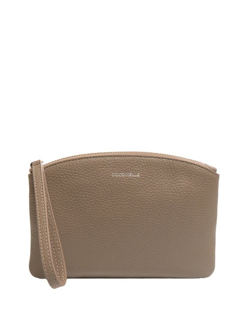COCCINELLE ROUNDED ENVELOPE Leather clutch with cuff warm taupe - Women’s Bags