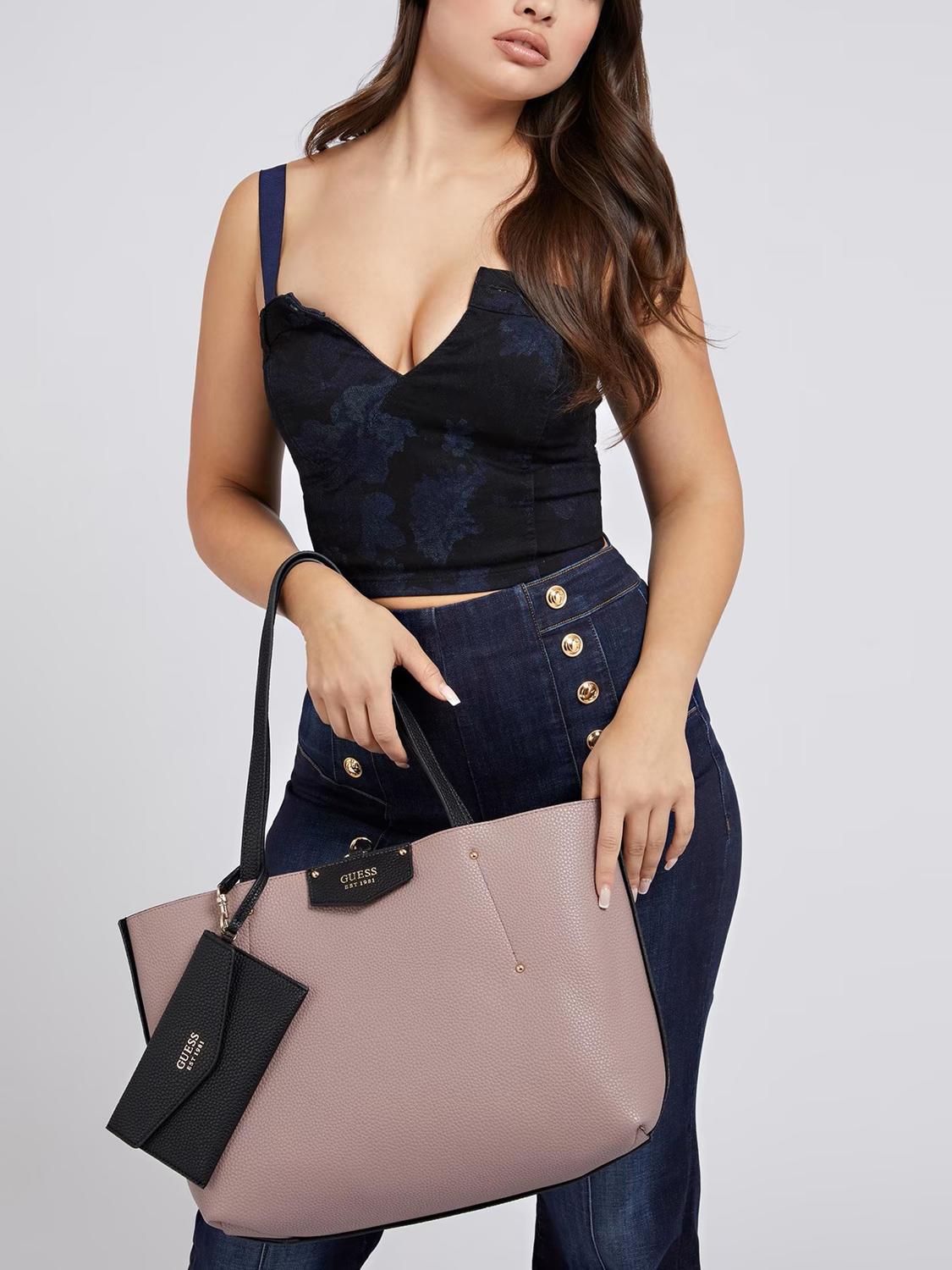 Guess sac reversible outlet