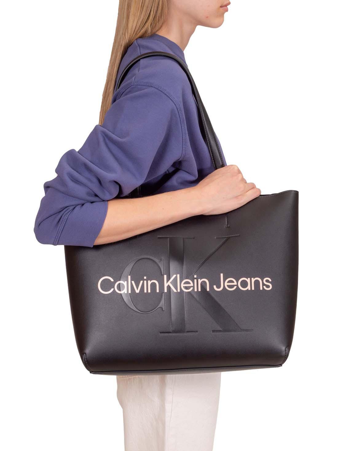 Calvin Klein Jeans SCULPTED MONO SHOULDER POUCH - Handbag - black 