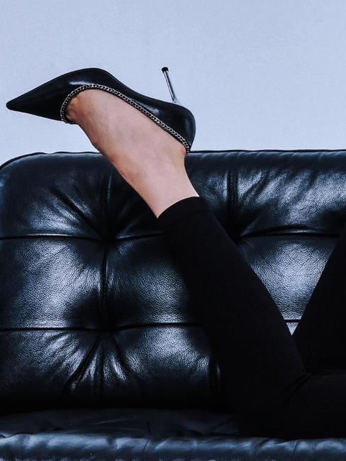 QUEEN 3878 Leather pumps with chain black - Women’s shoes