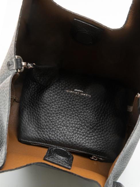 DUA Shoulder bag, in leather black-beaver - Women’s Bags
