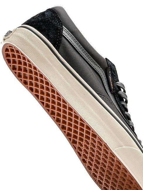 UA OLD SKOOL  Leather sneakers black - Unisex shoes