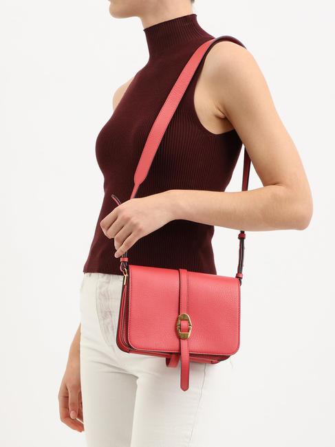 COSIMA Hammered leather shoulder bag cranberries - Women&rsquo;s Bags