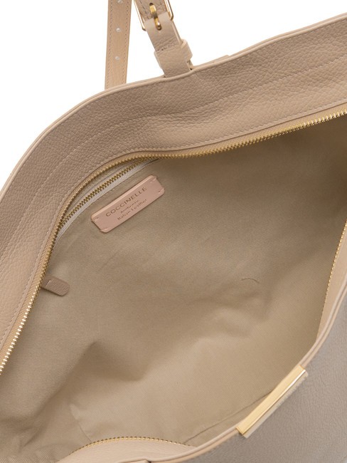 CHER Hammered leather shopping bag powder pink - Women’s Bags