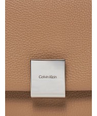 CALVIN KLEIN CK PLAQUE Medium shoulder bag amphora - Women&rsquo;s Bags - 3