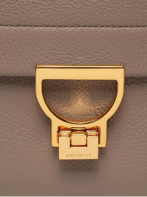 ARLETTIS Hammered leather handbag warm taupe - Women&rsquo;s Bags