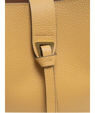 COCCINELLE ALBA Hammered leather shoulder bag fresh beige - Women’s Bags - 3