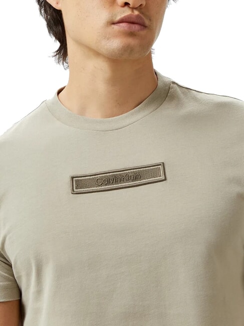 CK Slim fit cotton T-shirt with logo patch fresh clay - T-shirt