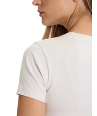 GUESS SS CN PEONY TRIANGLE Short-sleeved T-shirt with print muted stone - T-shirt - 4