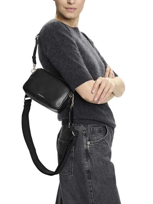 SIGNATURE LOGO STRAP Dual function camera case bag black / old silver - Women’s Bags