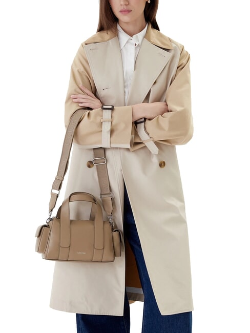 SIGNATURE LOGO STRAP Handbag, with shoulder strap desert taupe - Women&rsquo;s Bags