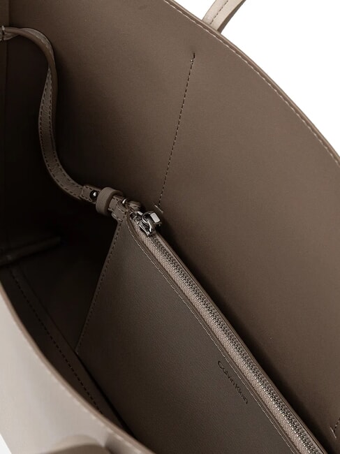 EMBOSSED LOGO Shoulder bag desert taupe - Women&rsquo;s Bags