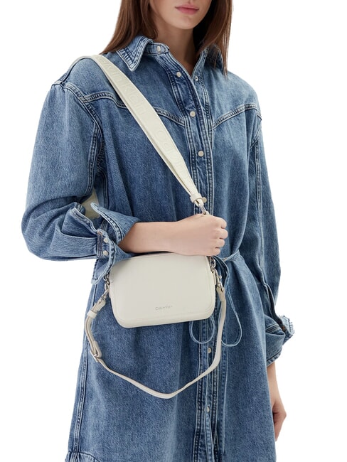 SIGNATURE LOGO STRAP Dual function camera case bag lily white - Women&rsquo;s Bags