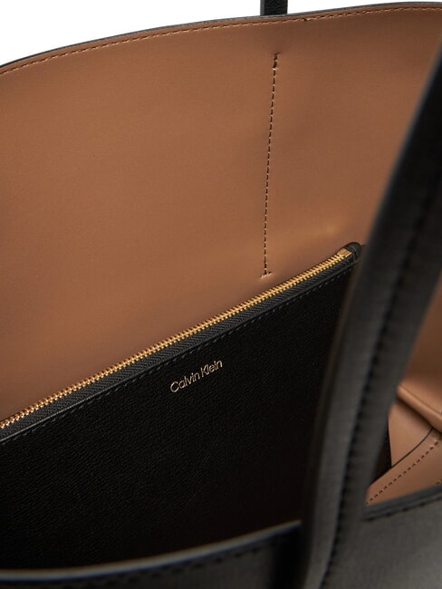 EMBOSSED LOGO Shoulder bag black/toasted coconut - Women&rsquo;s Bags