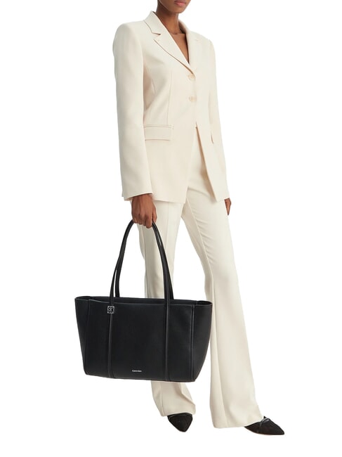 HARDWARE EMBLEM PEBB Shopping Bag on black - Women&rsquo;s Bags