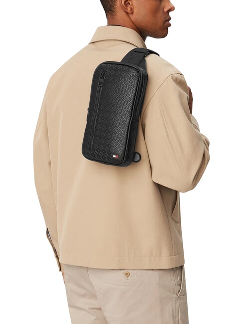 TH EMBOSSED FLAG One-shoulder pouch black - Hip pouches