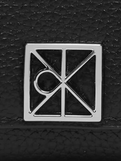 HARDWARE EMBLEM PEBB Ziparound wallet, in leather on black - Women&rsquo;s Wallets