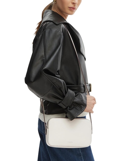 EMBOSSED LOGO Mini shoulder bag white alyssum - Women&rsquo;s Bags