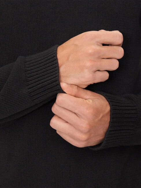 TH JEANS  Cotton V-neck sweater black - Men's Sweaters