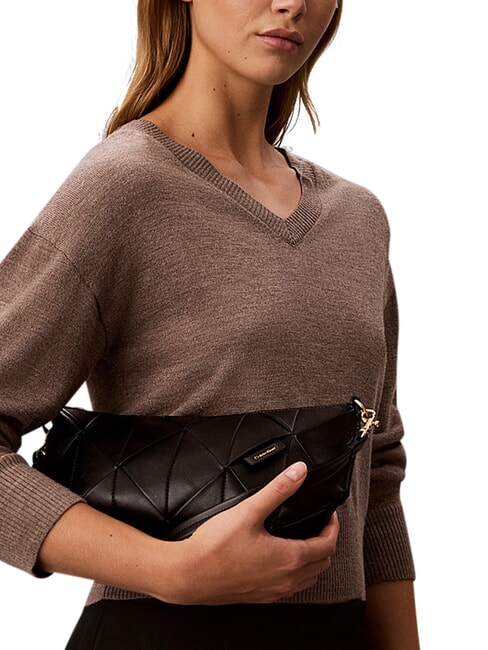 WOVEN Shoulder bag on black - Women&rsquo;s Bags