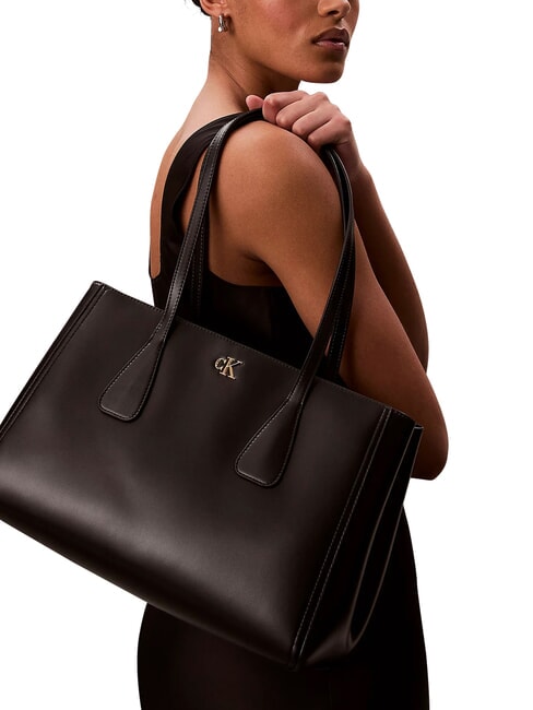 CK MEDIUM  The Shoulder Bag on black - Women&rsquo;s Bags