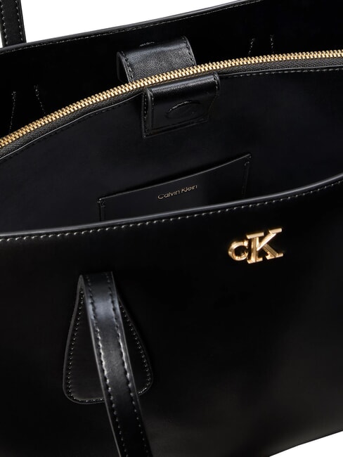 CK MEDIUM  The Shoulder Bag on black - Women&rsquo;s Bags