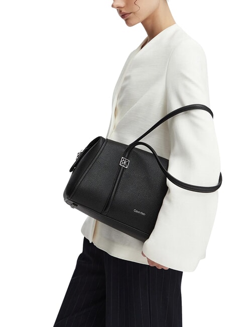 EMBLEM HW Shoulder bag on black - Women&rsquo;s Bags
