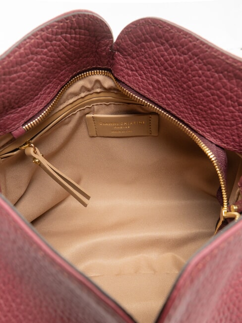 SANDRA Shoulder bag with shoulder strap, in leather antique ruby - Women&rsquo;s Bags