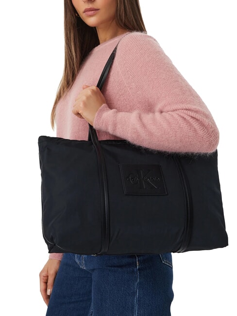 TOTE Shopper in recycled fabric on black - Women&rsquo;s Bags