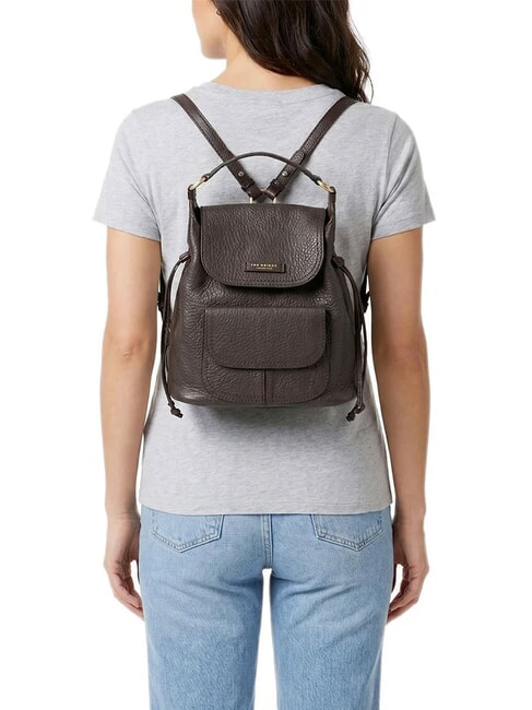 MARTINA Hammered leather backpack mocha with gold - Women&rsquo;s Bags