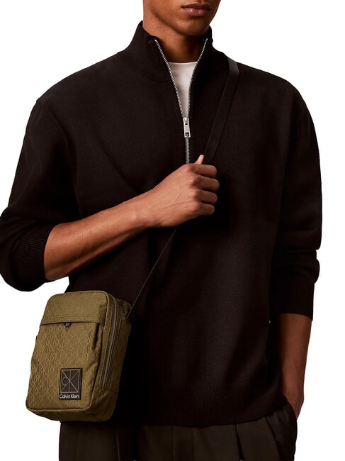 UTILITY EMBLEM Shoulder bag olive night - Over-the-shoulder Bags for Men
