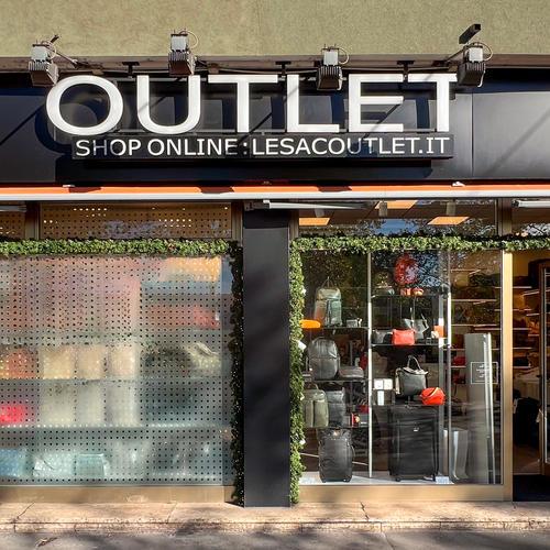 vetrina Le Sac Outlet Viale Bezzi 79 - Milano